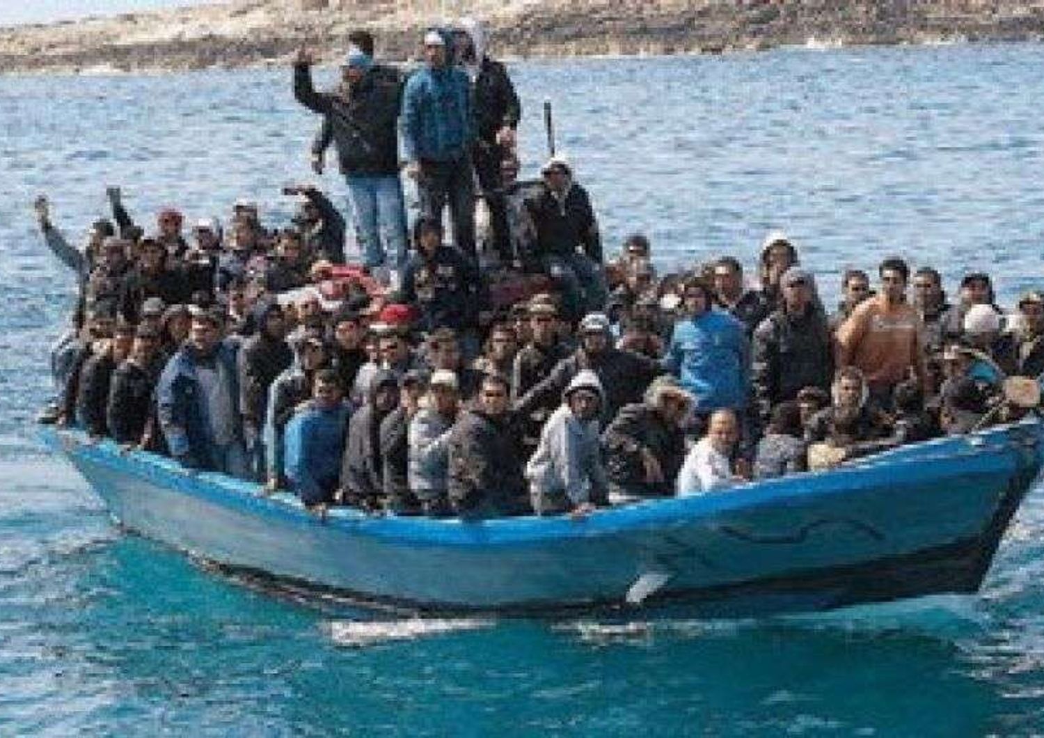 Immigrati: in 415 sbarcano a Palermo, neonati e donne incinte