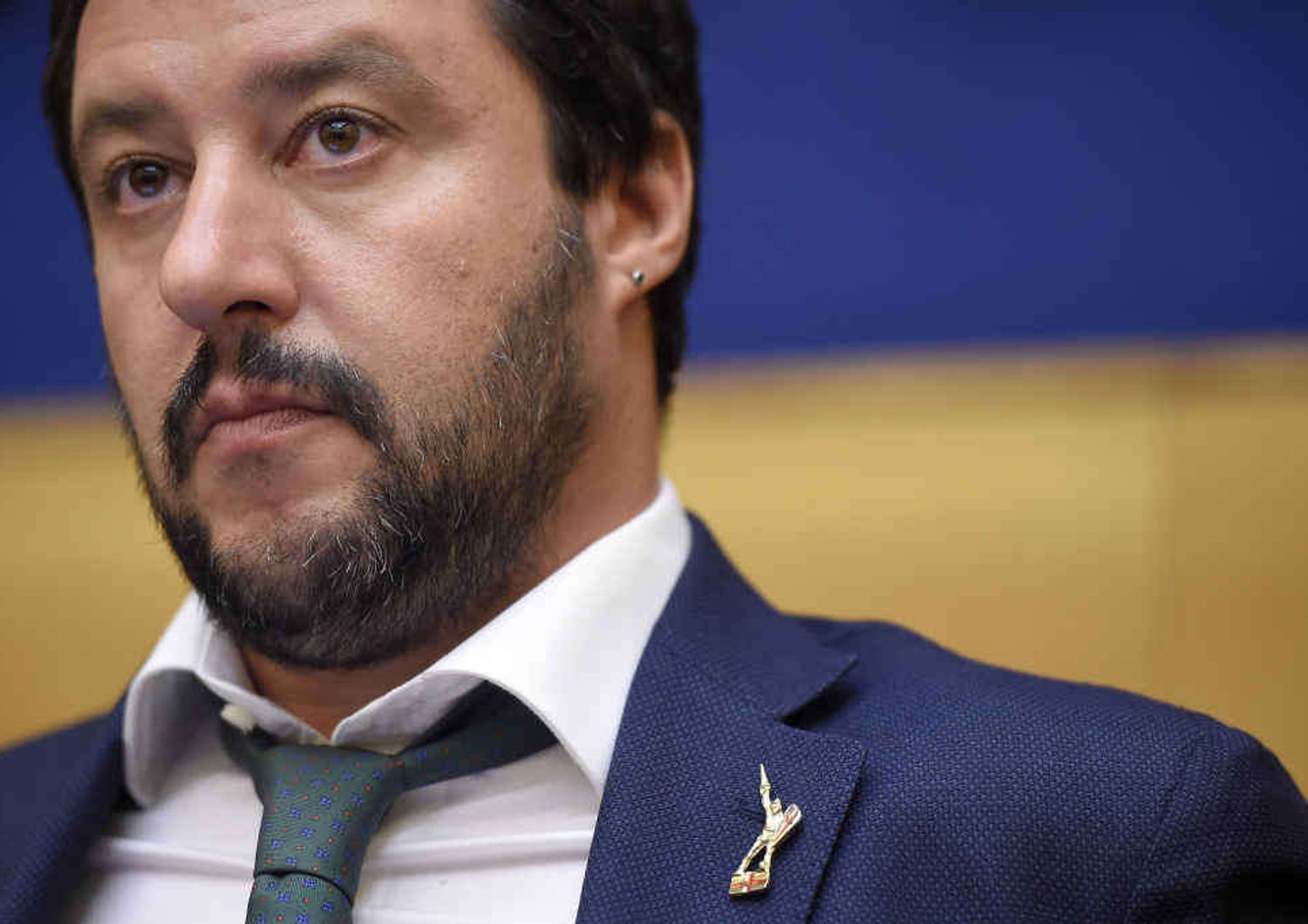 Grillo presenta referendum anti-euro, Salvini "presa in giro"