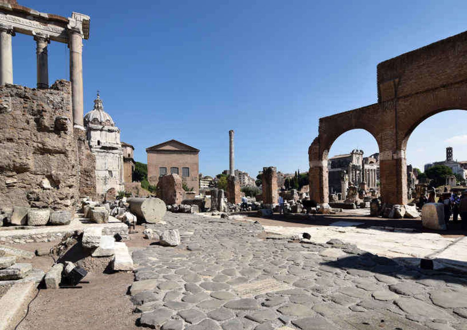 Archeologia: nel Foro Romano torna alla luce il Vico Iugario