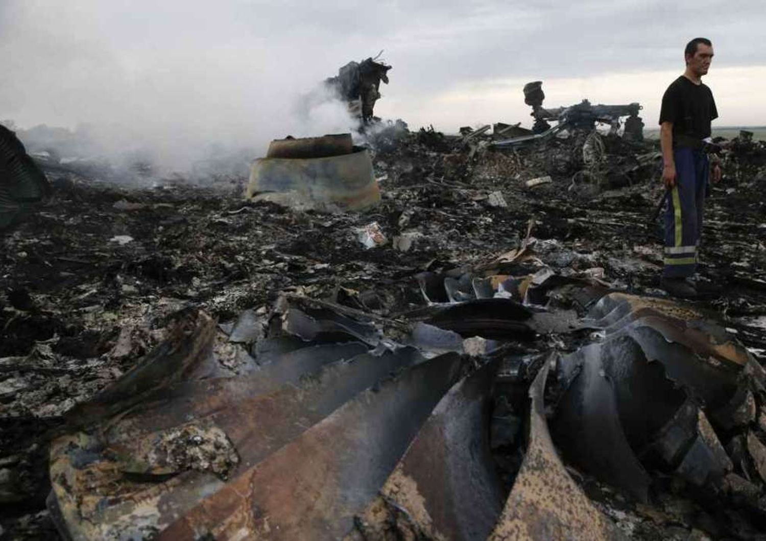 No humanitarian truce over crash, says Ukraine rebel chief