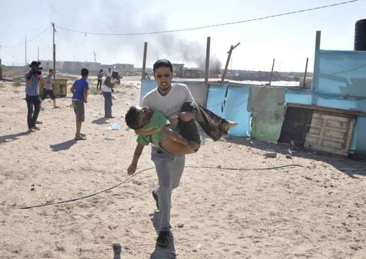 Gaza senza tregua, uccisi 4 bambini. Israele pronta all'operazione di terra