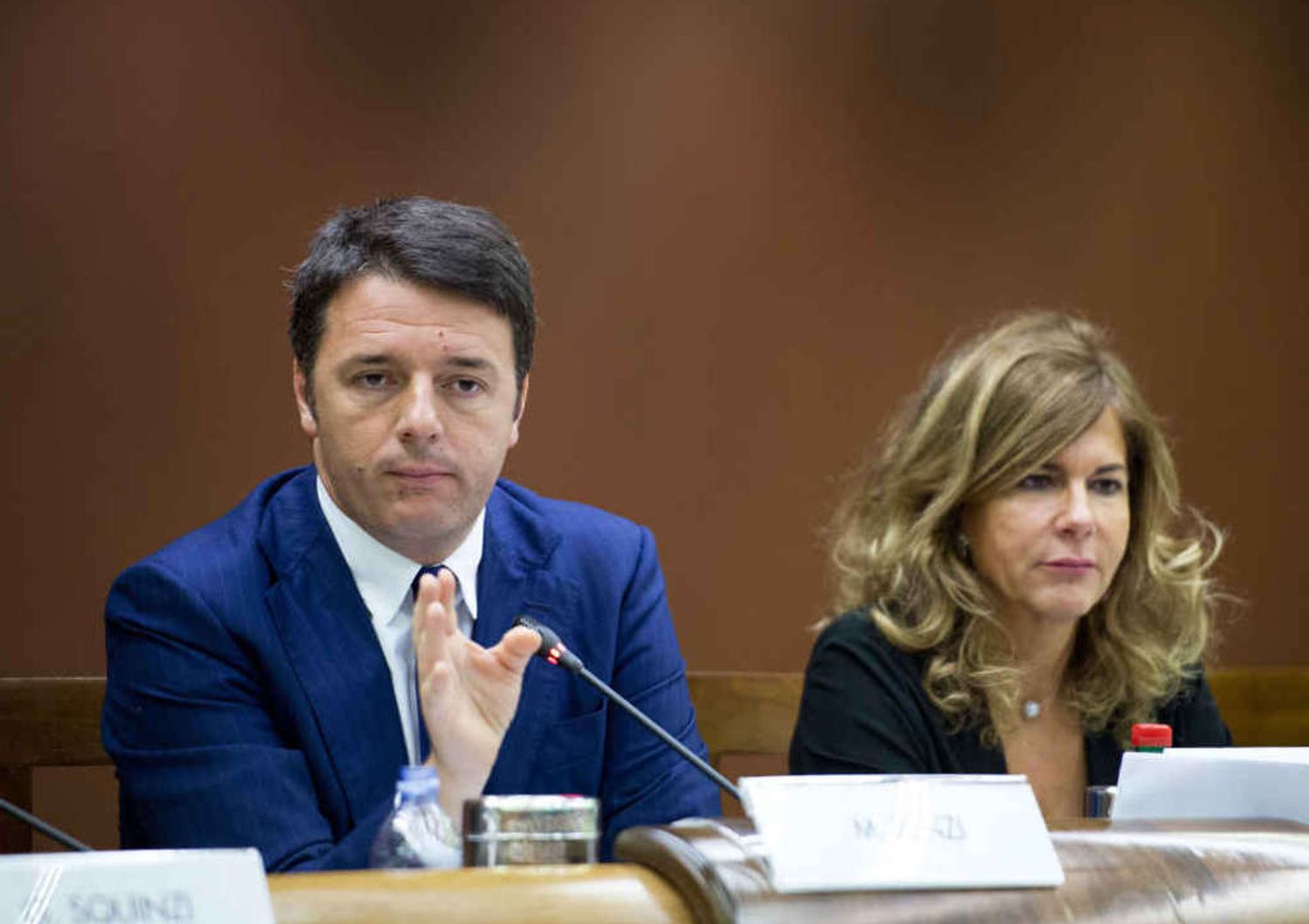 "Renzi non ha l'appoggio degli onesti", bufera su Landini