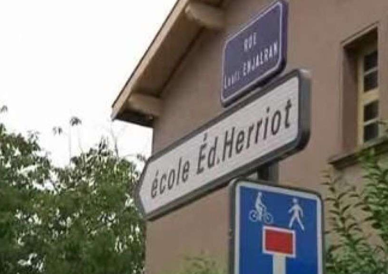 Choc in Francia, maestra uccisa in classe dalla madre di un alunno