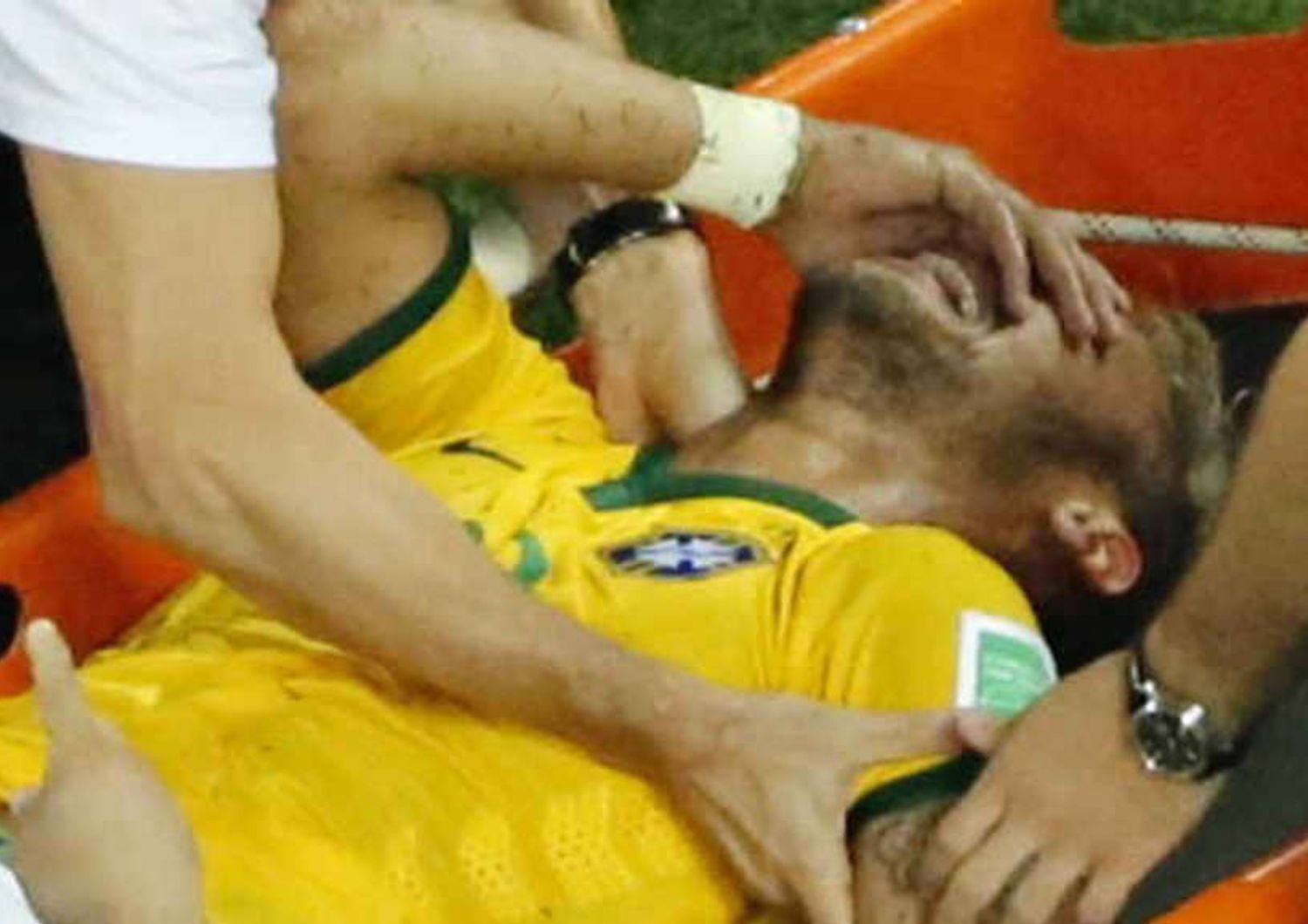 Neymar, "ho rischiato di finire su sedia a rotelle"