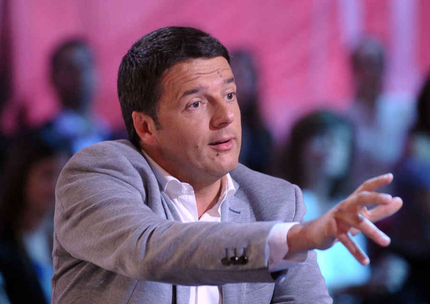 Renzi contro la minoranza Pd "Cascate male, cambio davvero"