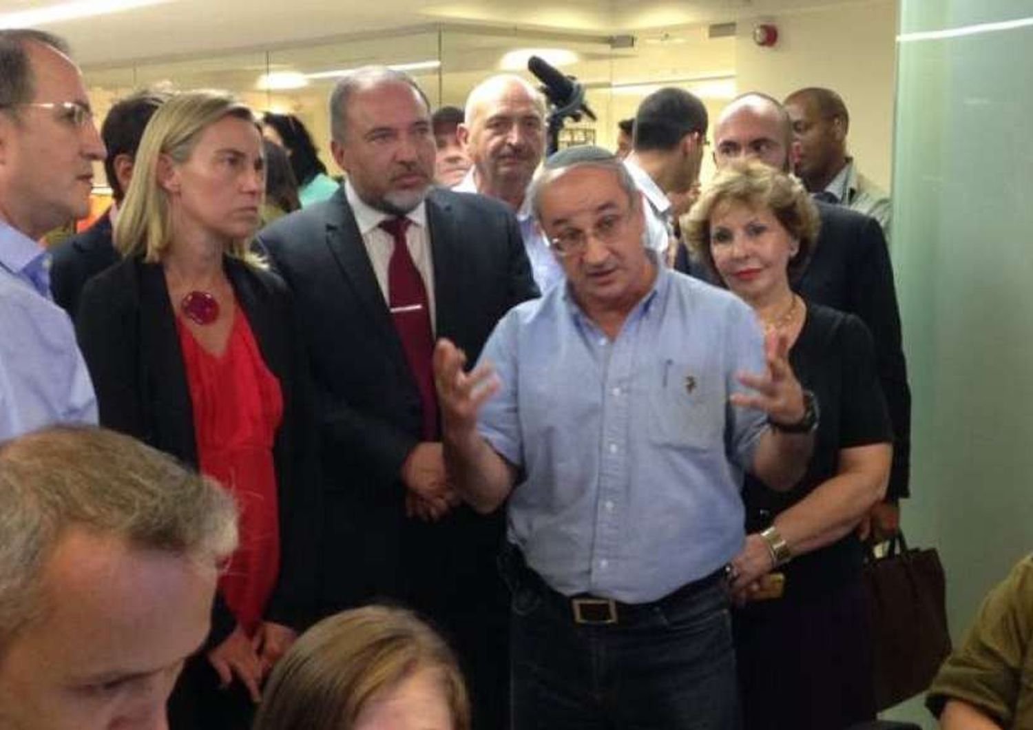 M. O.: Mogherini-Lieberman visitano casa colpita da razzi a Ashdod