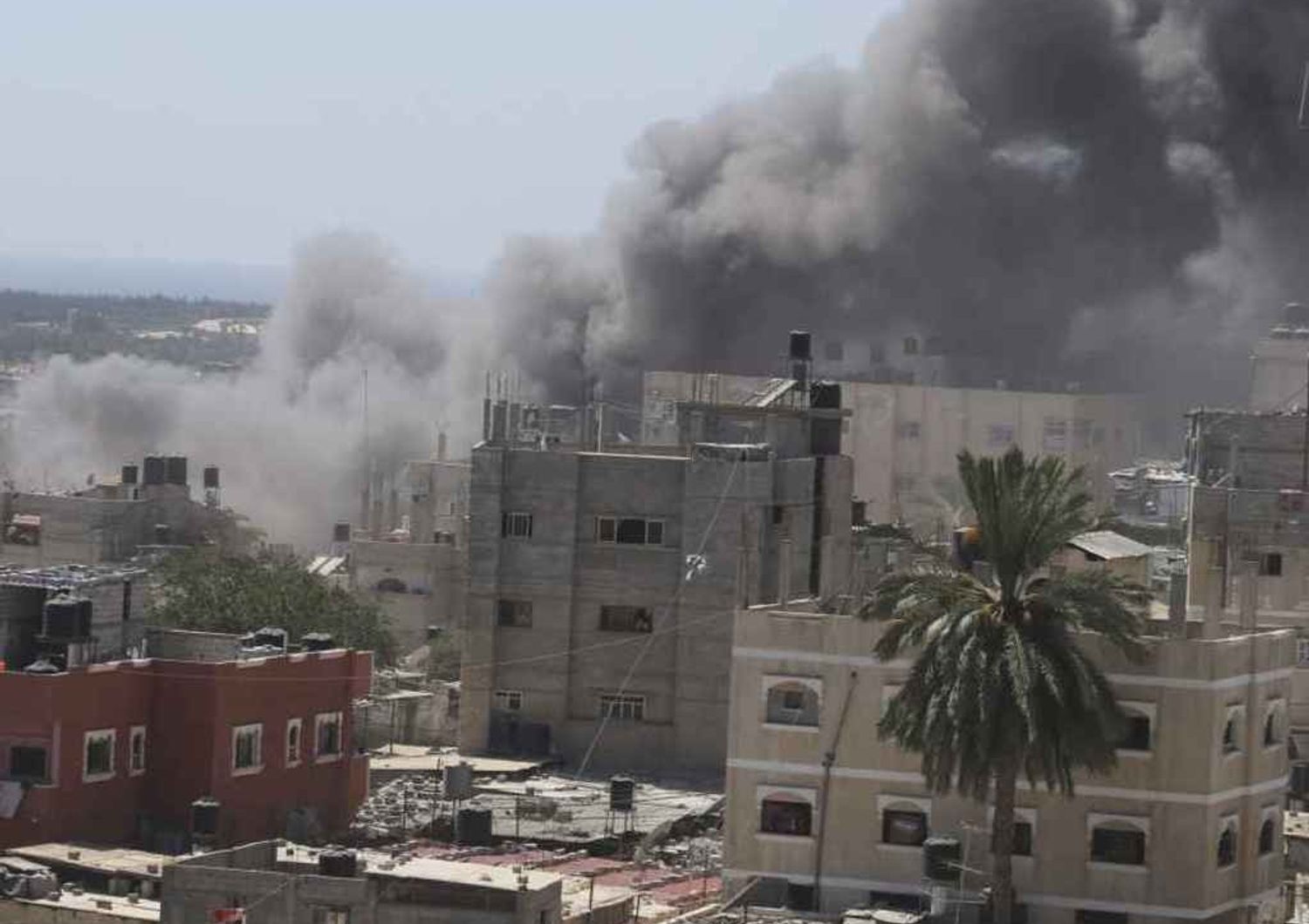 Gaza: raid di Israele a Shebaya, 60 morti. Hamas accusa,"una nuova Sabra e Shatila"