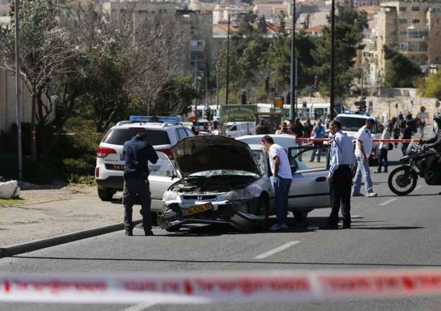 Terrore a Gerusalemme, investiti e aggrediti pedoni, 5 feriti - Foto