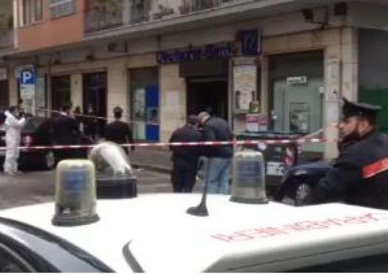 Trovato ordigno rudimentale vicino agenzia Deutsche Bank a Napoli