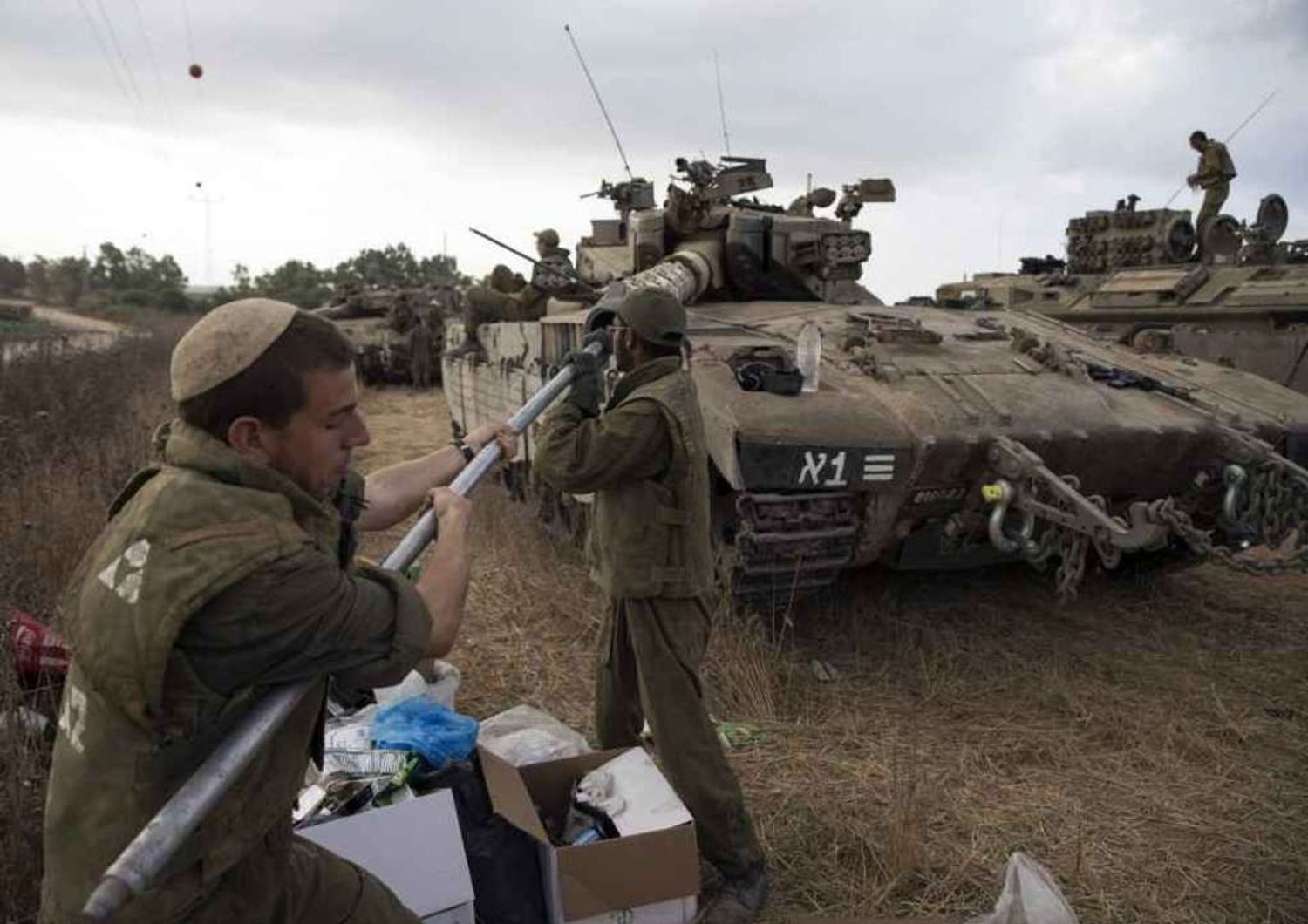 Israele accelera, 40 morti in un solo quartiere a Gaza