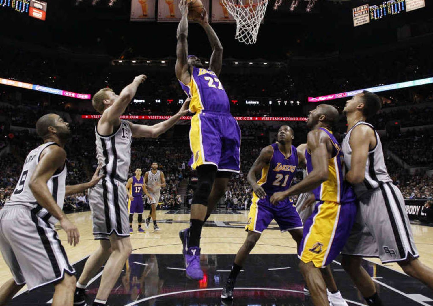 Basket: Nba. San Antonio si arrende ai Lakers, 9 punti Belinelli