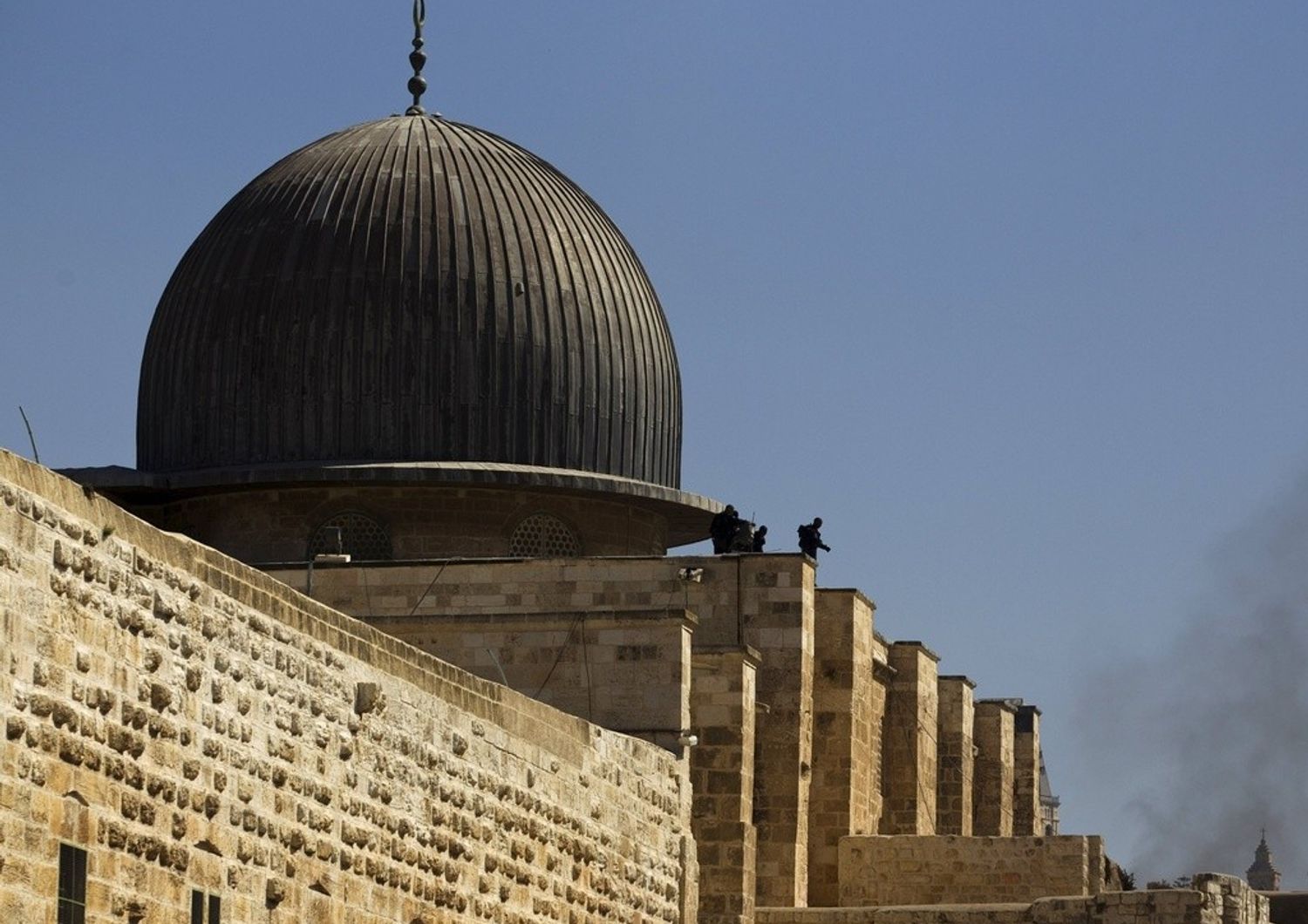 Israele avverte, "nuovo muro in Cisgiordania". Citta' vecchia vietata ai palestinesi
