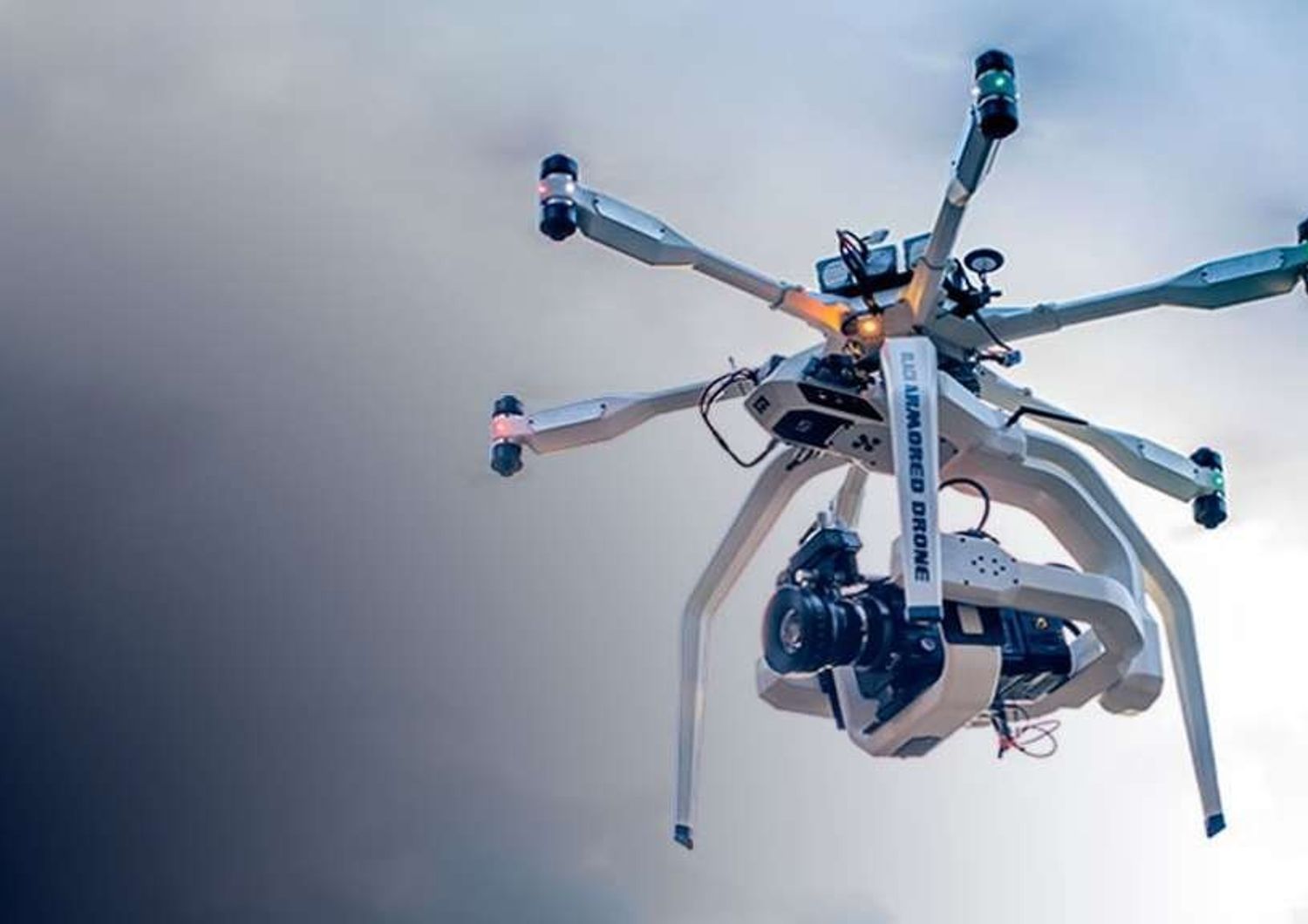 Cielo pieno di droni, si diventa piloti con corso online
