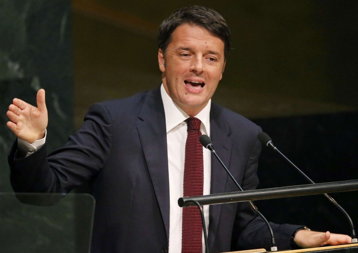 Renzi: "voglio un Pd unito" Nel 2017 taglieremo anche l'Ires