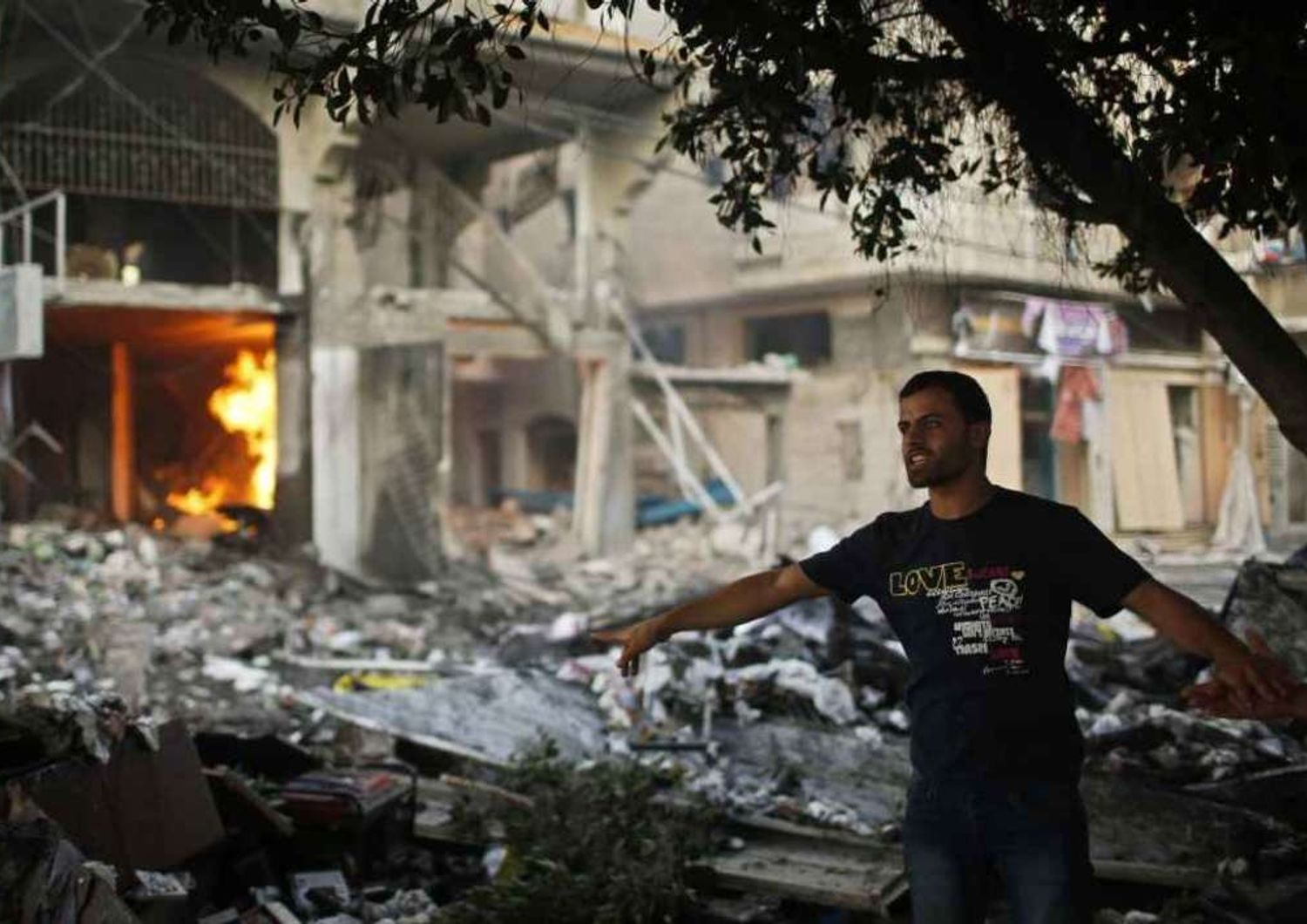 Notte di bombardamenti su Gaza Pressing palestinese all'Onu