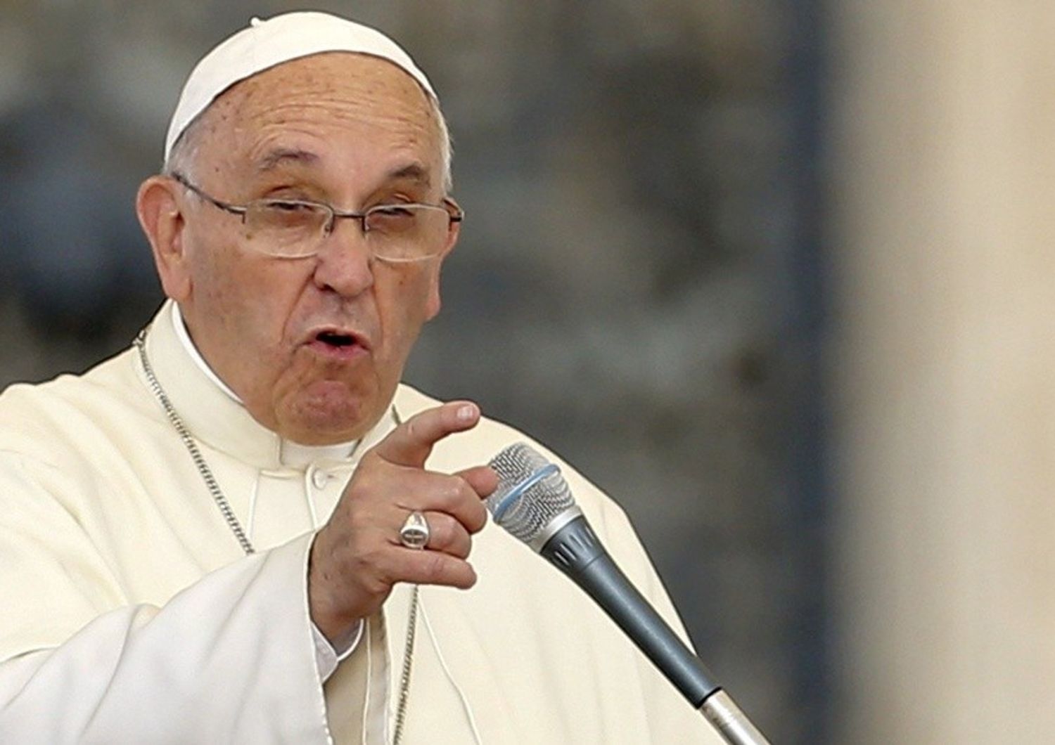 Papa: corruzione e' ruggine corrosiva, essere politici onesti puo' renderci santi