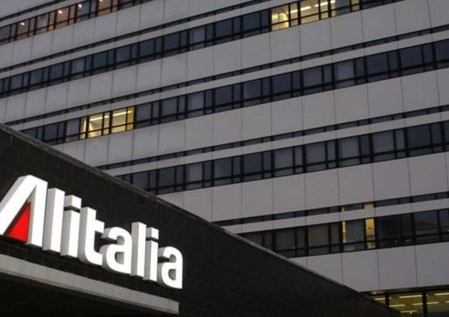 Alitalia: Filt-Cgil, accordi saranno sottoposti a ok lavoratori