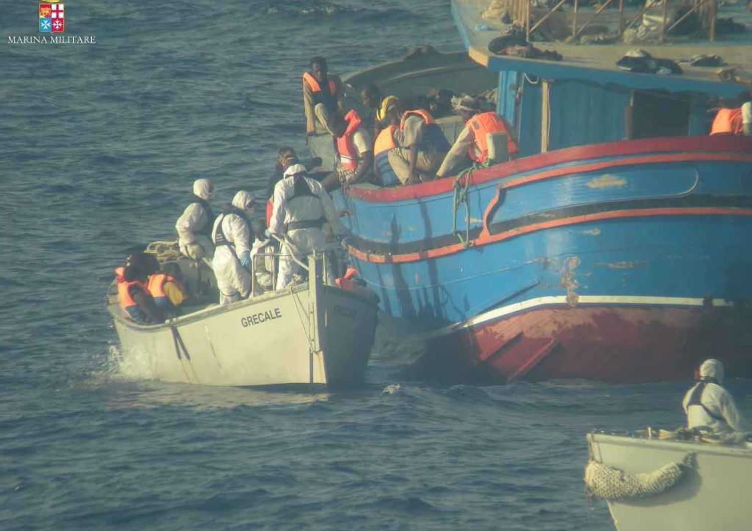 Migranti: stragi senza fine, barcone con 18 morti nella stiva