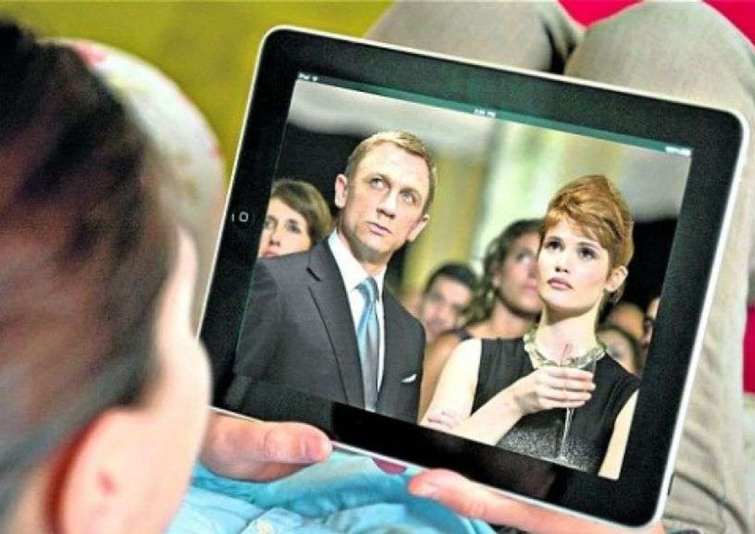 Meno tv nelle case britanniche, colpa di tablet e canone alto