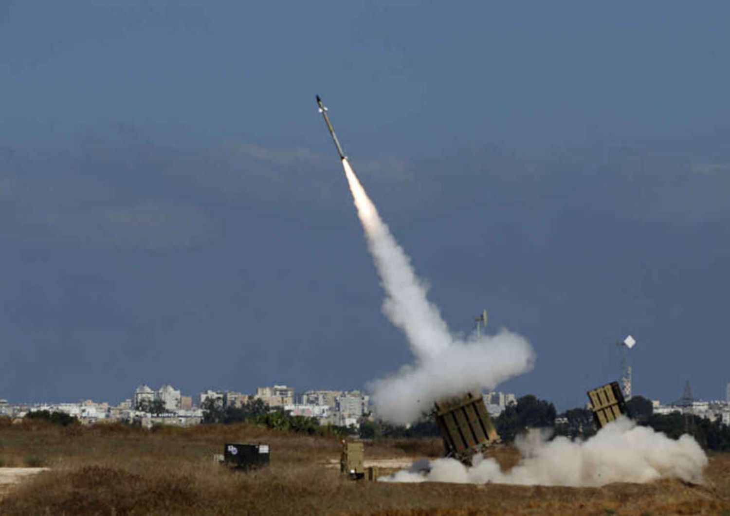 Pioggia di razzi su Israele, suona a piu' riprese l'allarme
