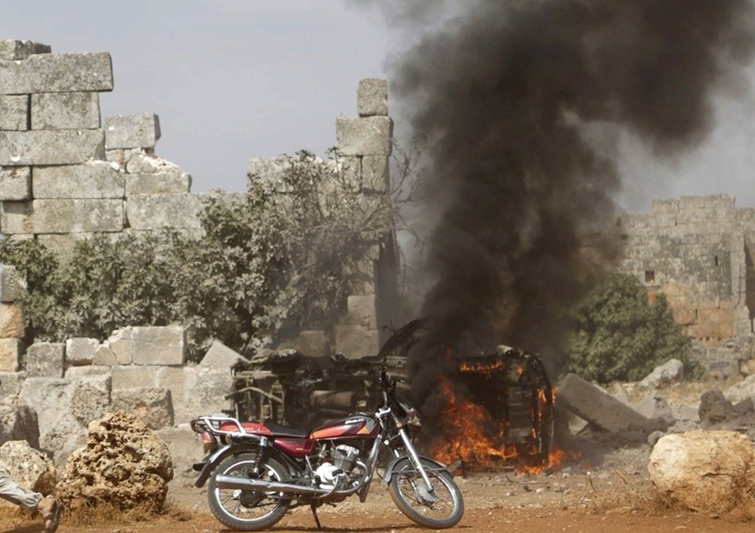 Siria: Ong, Russia colpisce altri obiettivi non Isis. Uccisi 39 civili