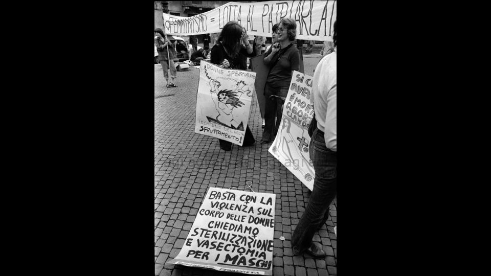 Manifestazione femminista per l'aborto a Roma, giugno  1975&nbsp;