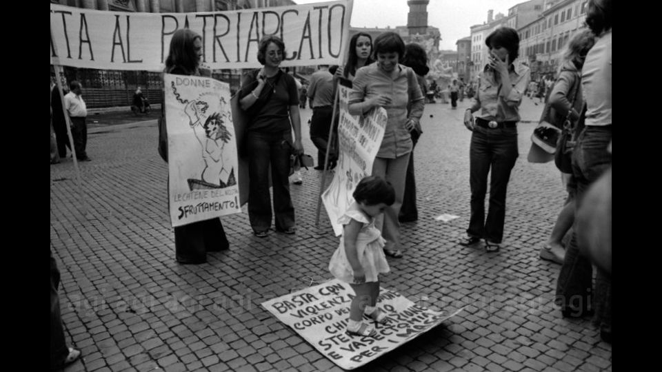 Cartelloni di protesta durante la manifestazione del MLD&nbsp;