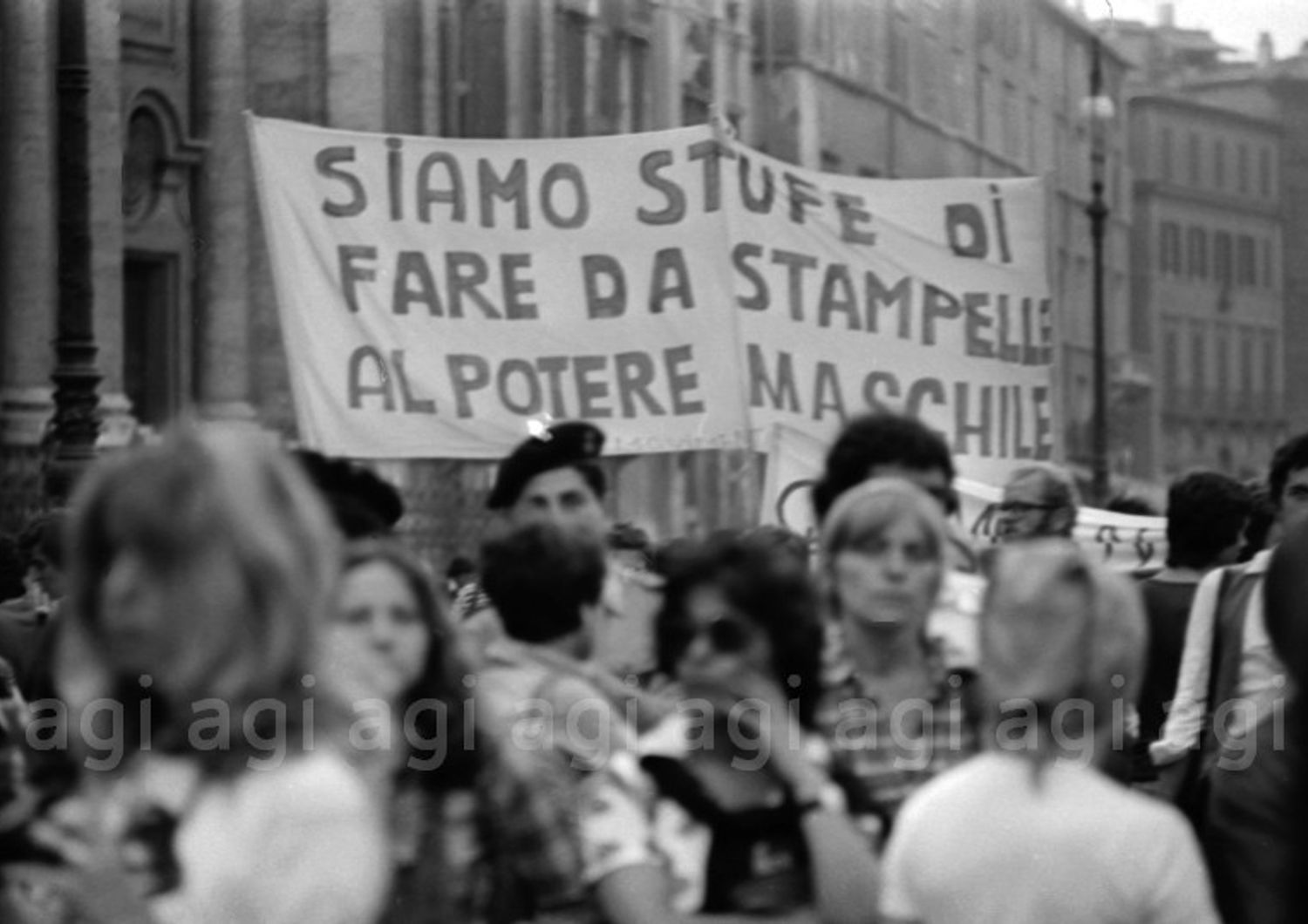 Giugno 1975 Slogan portati in piazza a Roma&nbsp;