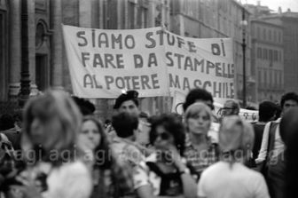 Giugno 1975 Slogan portati in piazza a Roma&nbsp;