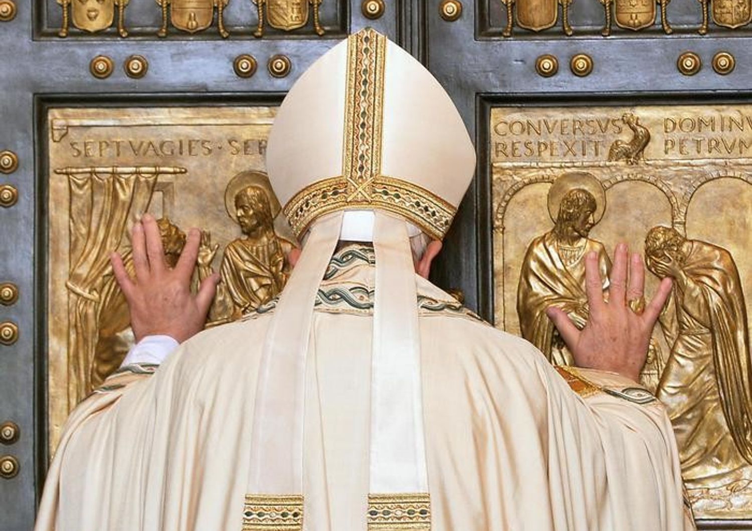 Il Papa ha aperto la Porta Santa
