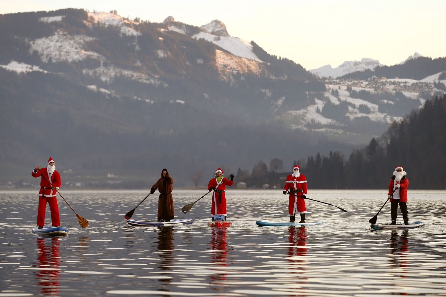 Lago Aegerisee, Svizzera - Babbo Natale (Reuters)&nbsp;
