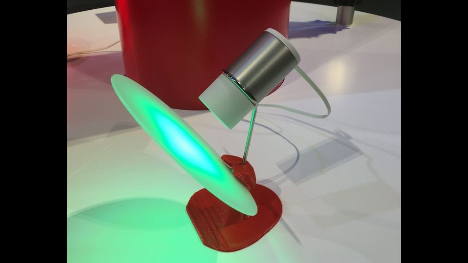 Da 129 euro. Bq Halu &egrave; la lampada il cui colore della luce viene controllato mediante un&rsquo;app da smartphone, tablet o computer ed &egrave; possibile creare ambienti luminosi diversi in ogni area della casa&nbsp;