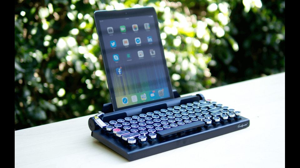 Da 349 dollari. La tastiera vintage nell&rsquo;aspetto di Querkywriter con connessione bluetooth e wireless&nbsp;