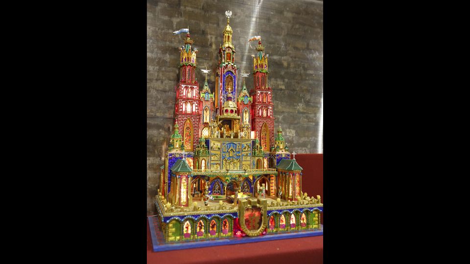 Repubblica di Polonia - legno, carta, cartone e carta stagnola&nbsp;