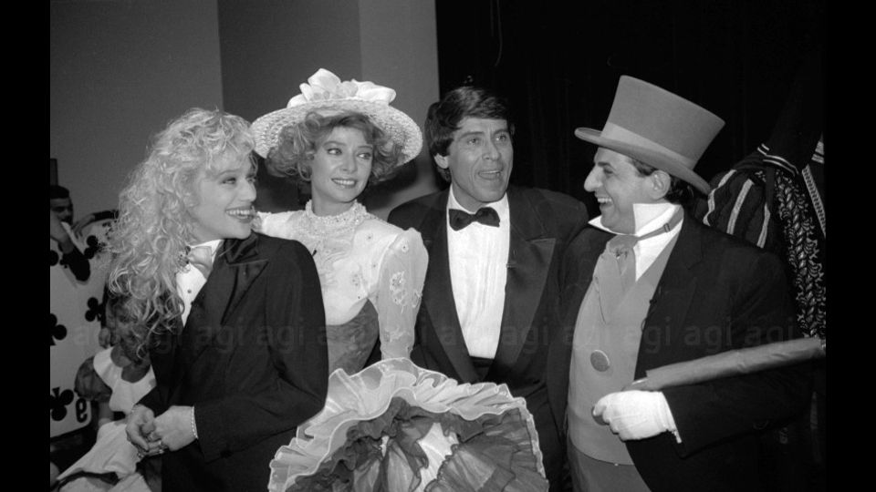 Pronto Topolino Parisi, Bonaccorti, Morandi e Magalli con i costumi Disney &nbsp;(1987)