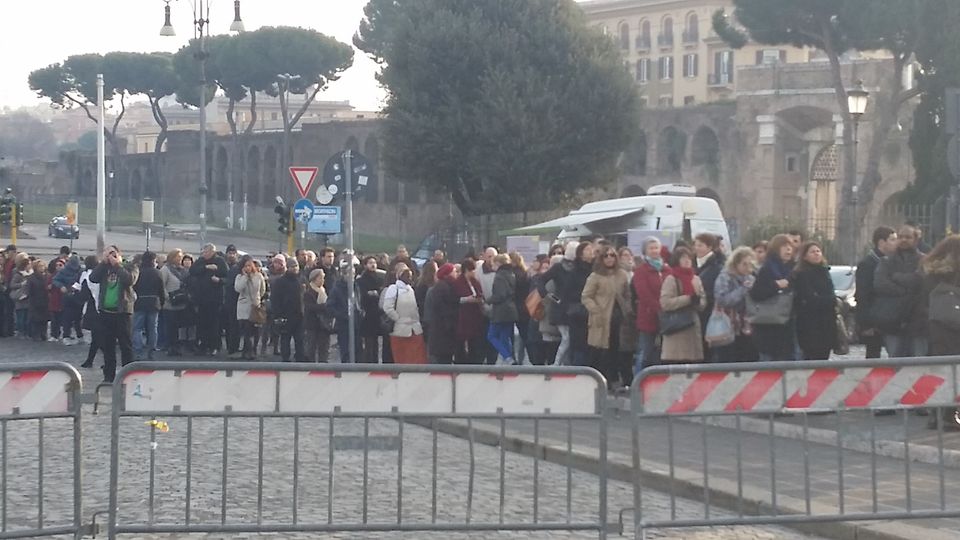 Papa Francesco apre la Porta Santa della Basilica di San Giovanni in Laterano, la terza compiuta personalmente da Bergoglio dopo quelle di Bangui in Centrafrica e di San Pietro &nbsp;