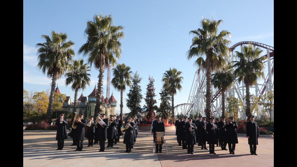 Rainbow Magicland, il pi&ugrave; grande Parco divertimenti di Roma, ha aperto le porte al personale delle Forze Armate per la Festa di Natale. L&rsquo;Aeronautica Militare ha messo  a disposizione un simulatore di volo, mentre alla Main Street  si e' esibita la Banda dell&rsquo;Esercito.Al Castello e' stato possibile incontrare il vincitore di Junior Master Chef Andrea Picchione che assieme a Sofia Sciamma sono stati protagonisti del  Lunch Show e gli Chef stellati Sandro Masci e Giulia Steffanina, che hanno proposto  due divertenti laboratori, Cupcake e Club Sandwich.