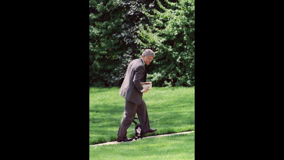 &nbsp;Bill Clinton e il suo gatto Socks alla Casa Bianca nel 1994
