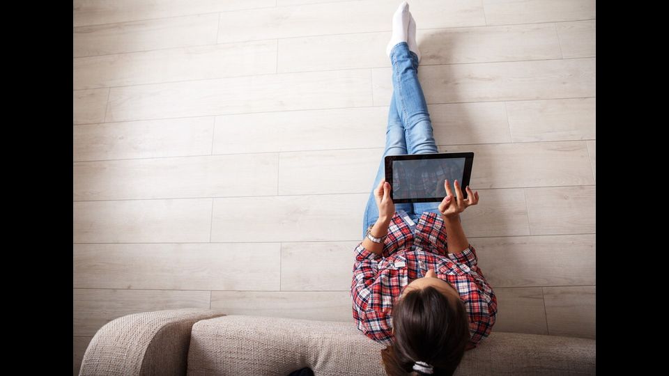 Acquisti di Natale? Intelligenti, oculati e online.&nbsp;Il 61,4% dei Millennials, contro il 27,9% dei Baby Boomers, ha fatto acquisti online nell&rsquo;ultimo anno  . E Natale non far&agrave; eccezione. Il picco delle ricerche con parola chiave &ldquo;Natale&rdquo;   cade nella prima settimana di dicembre, ma per le donne lo shopping natalizio online inizia gi&agrave; a novembre, mentre per gli uomini la corsa al regalo &egrave; pi&ugrave; a ridosso delle feste.