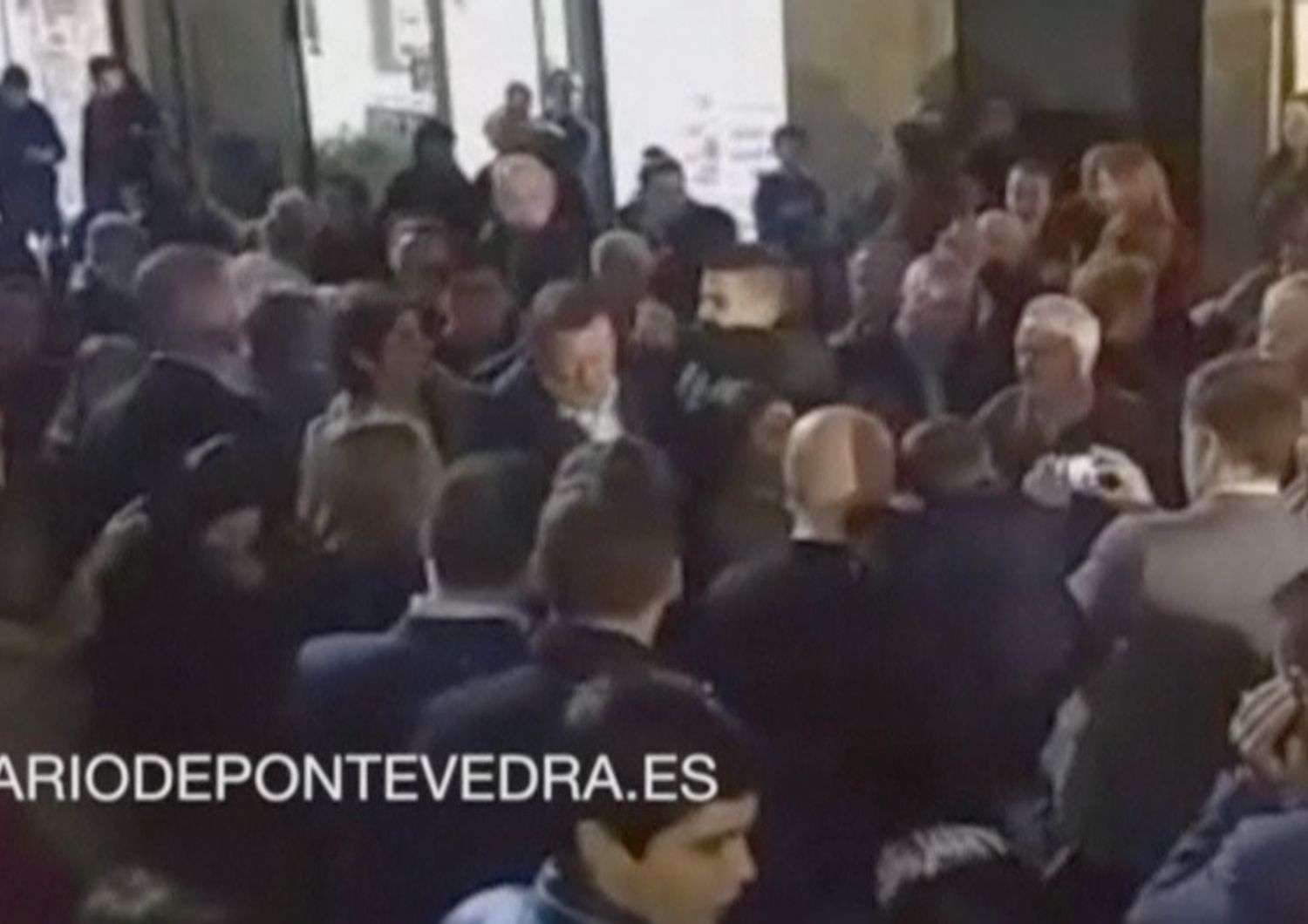 Rajoy aggredito in strada (Reuters)&nbsp;
