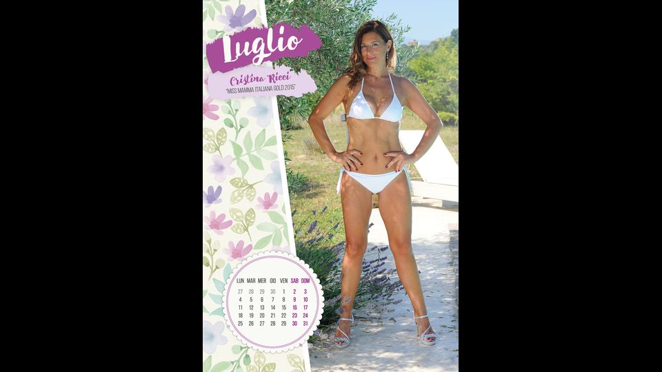 LUGLIO: CRISTINA RICCI, 51 anni, infermiera, di San Benedetto del Tronto (Ascoli Piceno), mamma di Davide di 28 anni. &Egrave; la vincitrice assoluta di &ldquo;Miss Mamma Italiana GOLD 2015&rdquo;.