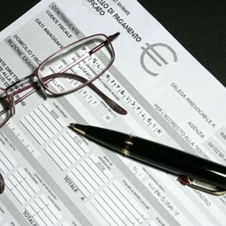 Tasse imposte modulo F24 Versamenti Iva (Imagoeconomica)&nbsp;