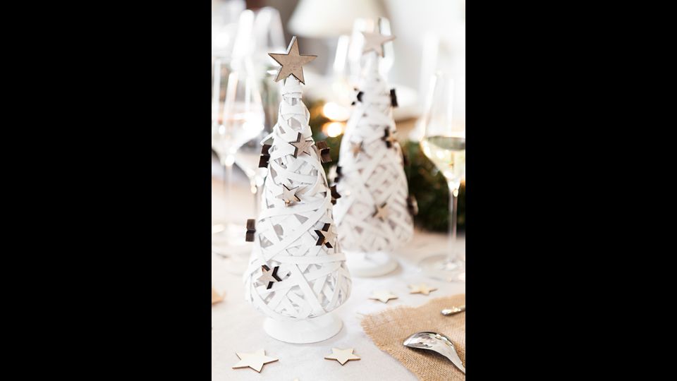 Decorazioni: distribuite delle piccole decorazioni sopra la vostra tavola, cos&igrave; da creare una mise en place davvero speciale, apprezzata anche dai pi&ugrave; piccoli.&nbsp;