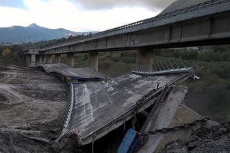 Viadotto Himera &ndash; demolito impalcato carreggiata direzione Catania