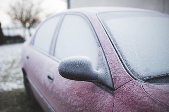 &nbsp;auto freddo inverno ghiaccio - pixabay