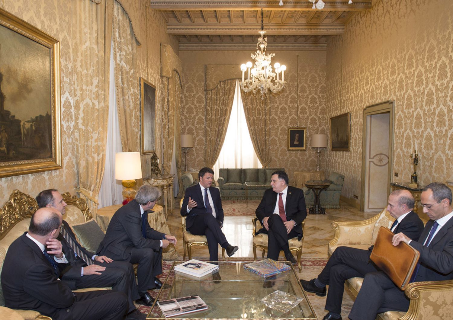 &nbsp;Renzi con primo ministro libico Fayez Al-Serraj