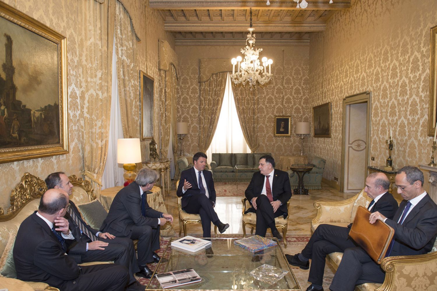 &nbsp;Renzi con primo ministro libico Fayez Al-Serraj