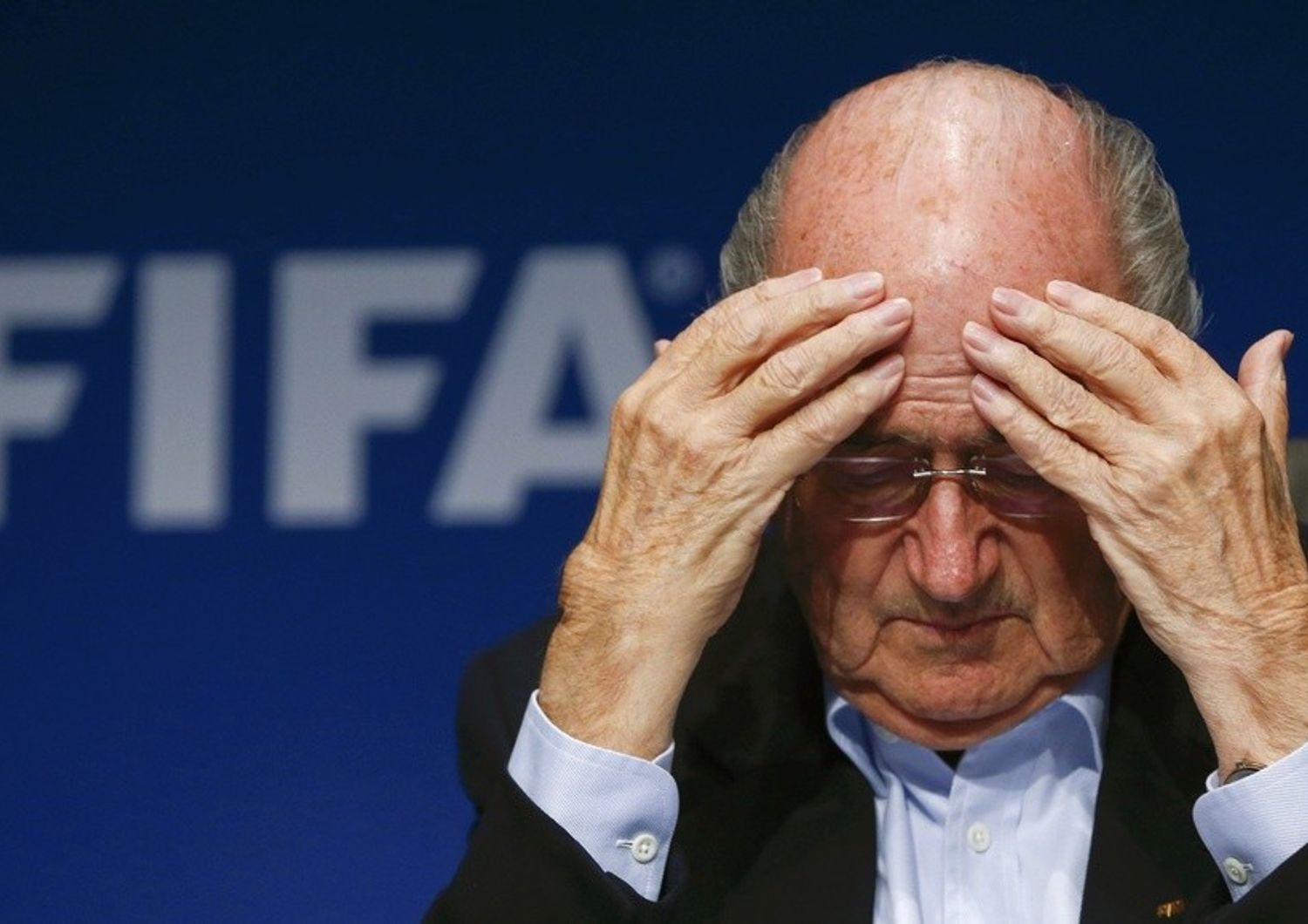 Tangenti Fifa: Blatter resiste Platini attacca, "Lo cacceremo"