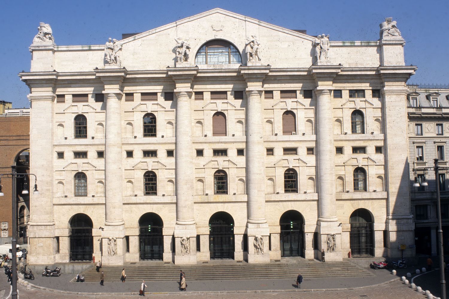 Borsa Milano piazza Affari (imagoeconomica)&nbsp;