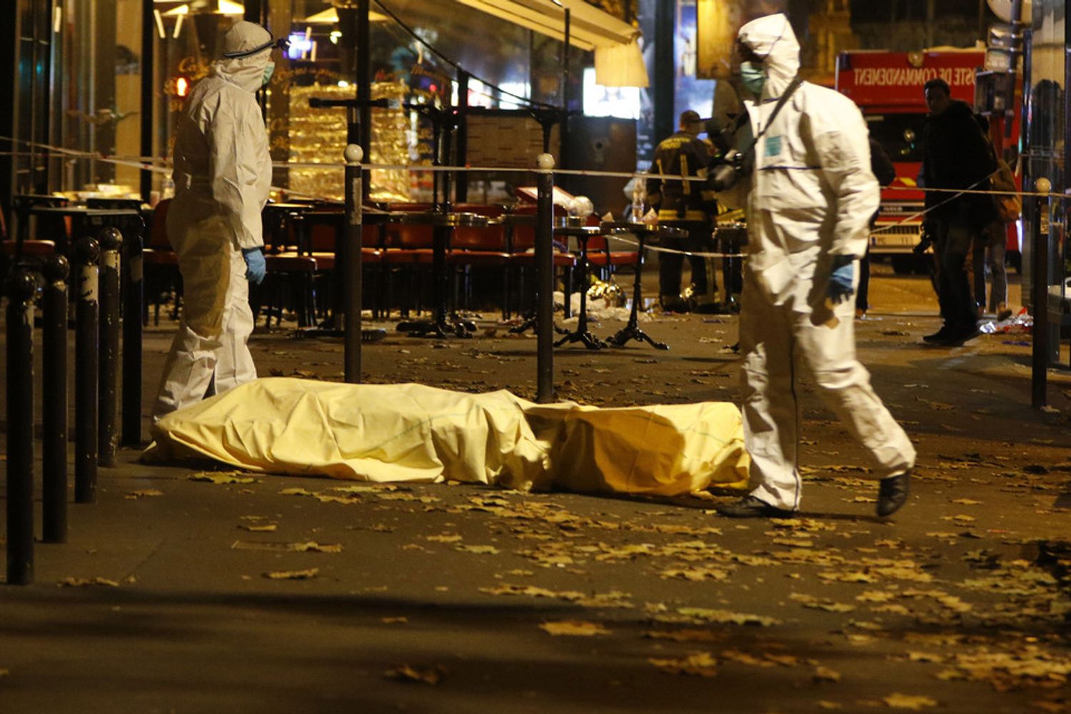 &nbsp;Il Daesh torna a colpire Parigi con una serie di attentati suicidi contro la sala per concerti Bataclan, lo Stade de France e alcuni ristoranti restano uccise 130 persone